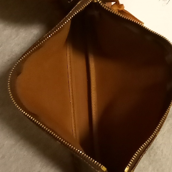 Louis Vuitton Pochette Monogram W/strap - Picture 11 of 13